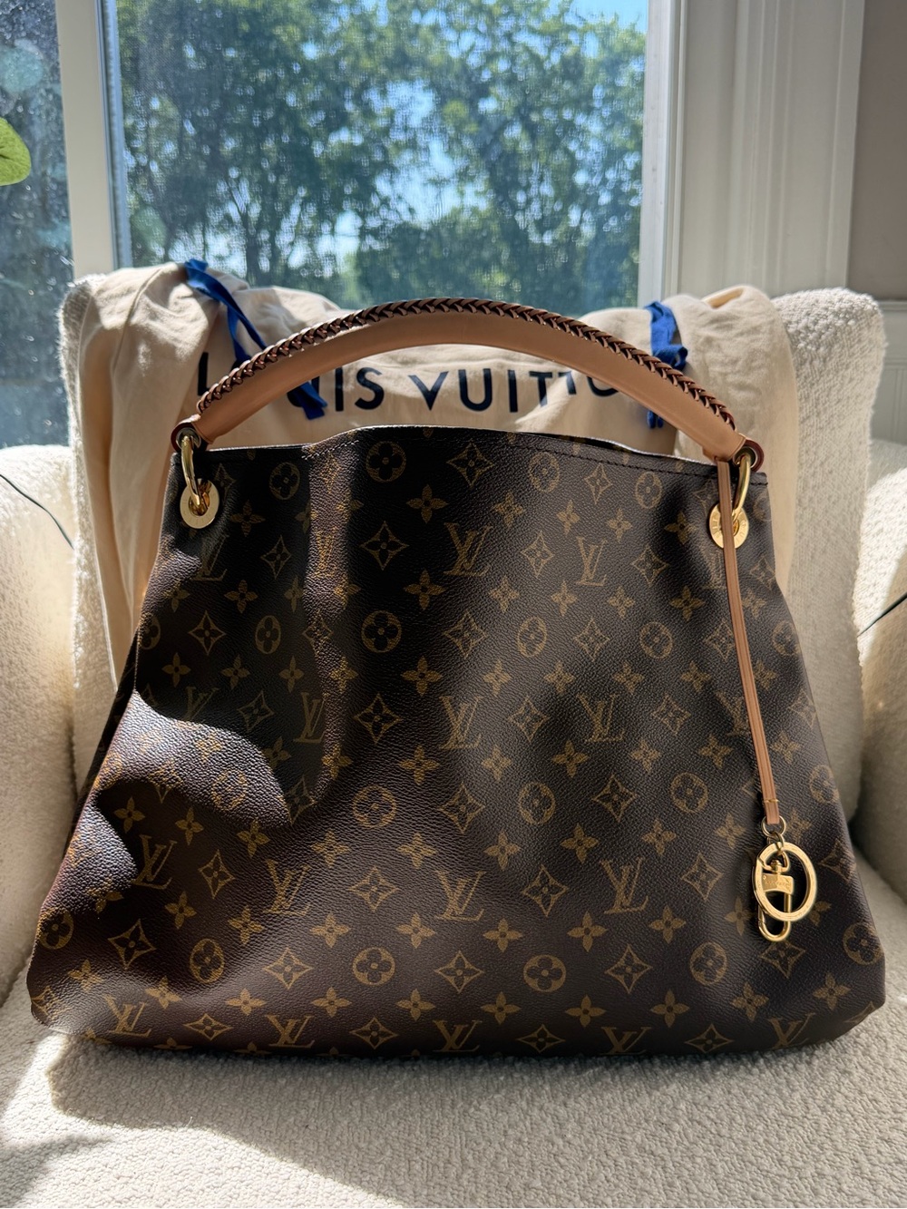 Louis Vuitton Artsy Monogram Tote